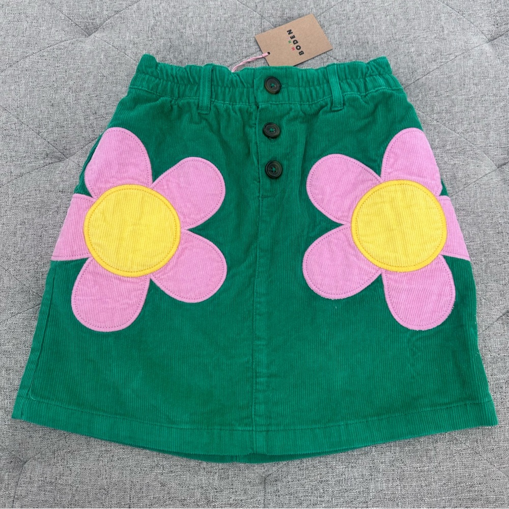 NWT BODEN FLORAL DAISY APPLIQUÉ GREEN CORDUROY SKIRT SIZE 8-9